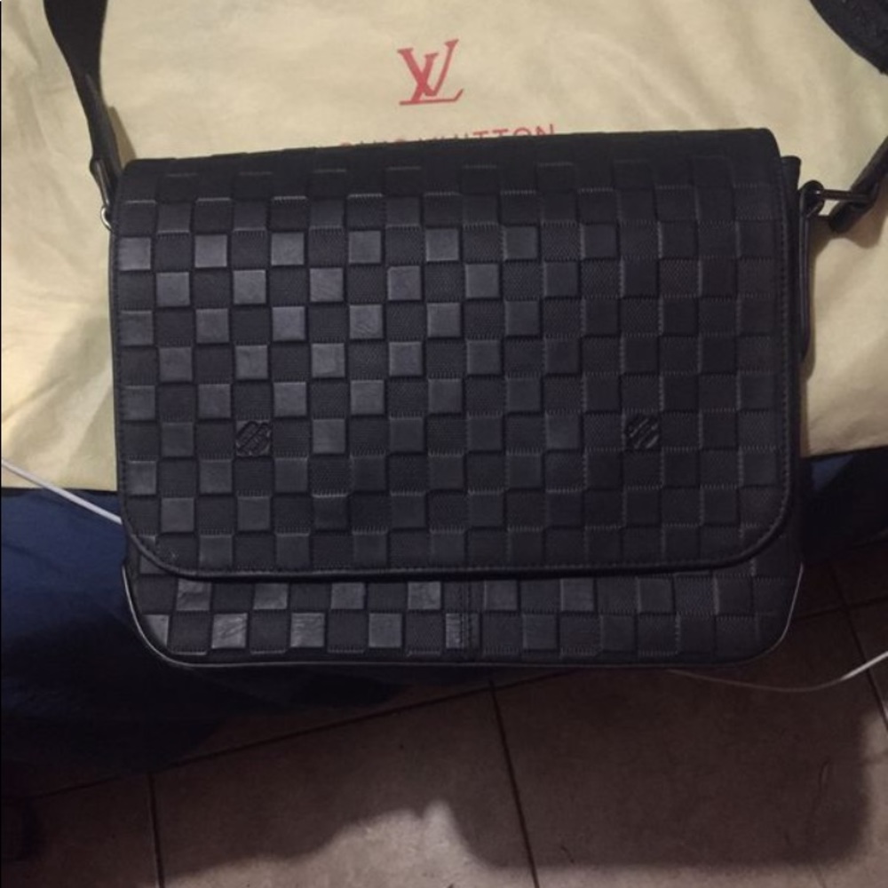Louis Vuitton District Bag Damier Infini MM Onyx